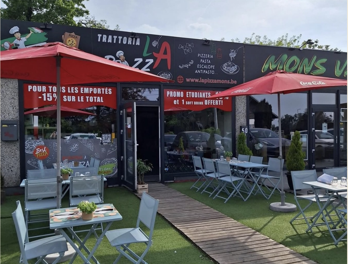 La devanture et la terrasse de La Pizza, Chaussée de Binche à Mons